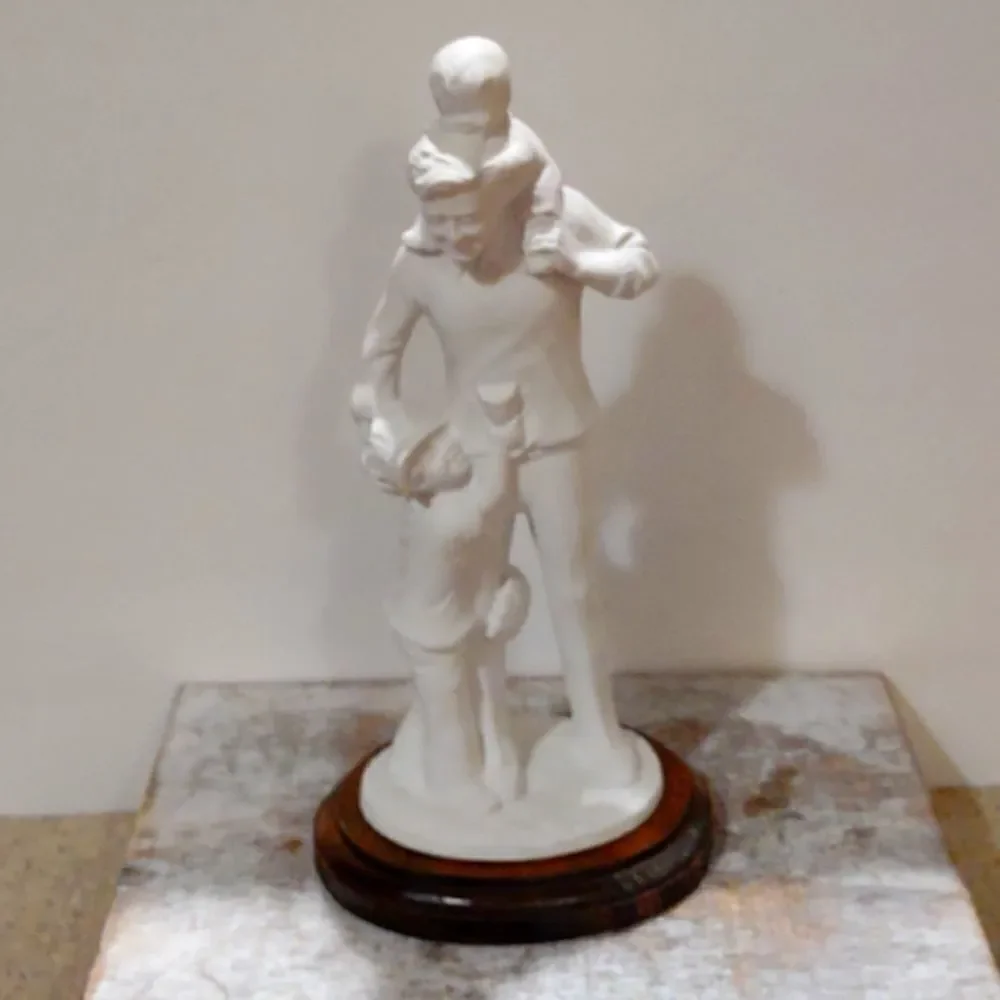 👍 Father and Children Porcelain Figure. C2